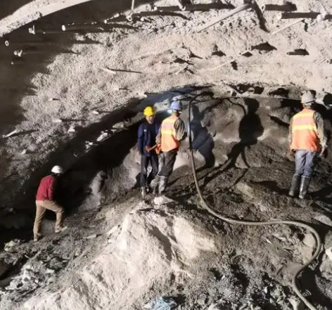 乌达拱顶带模注浆料的施工流程及注意事项